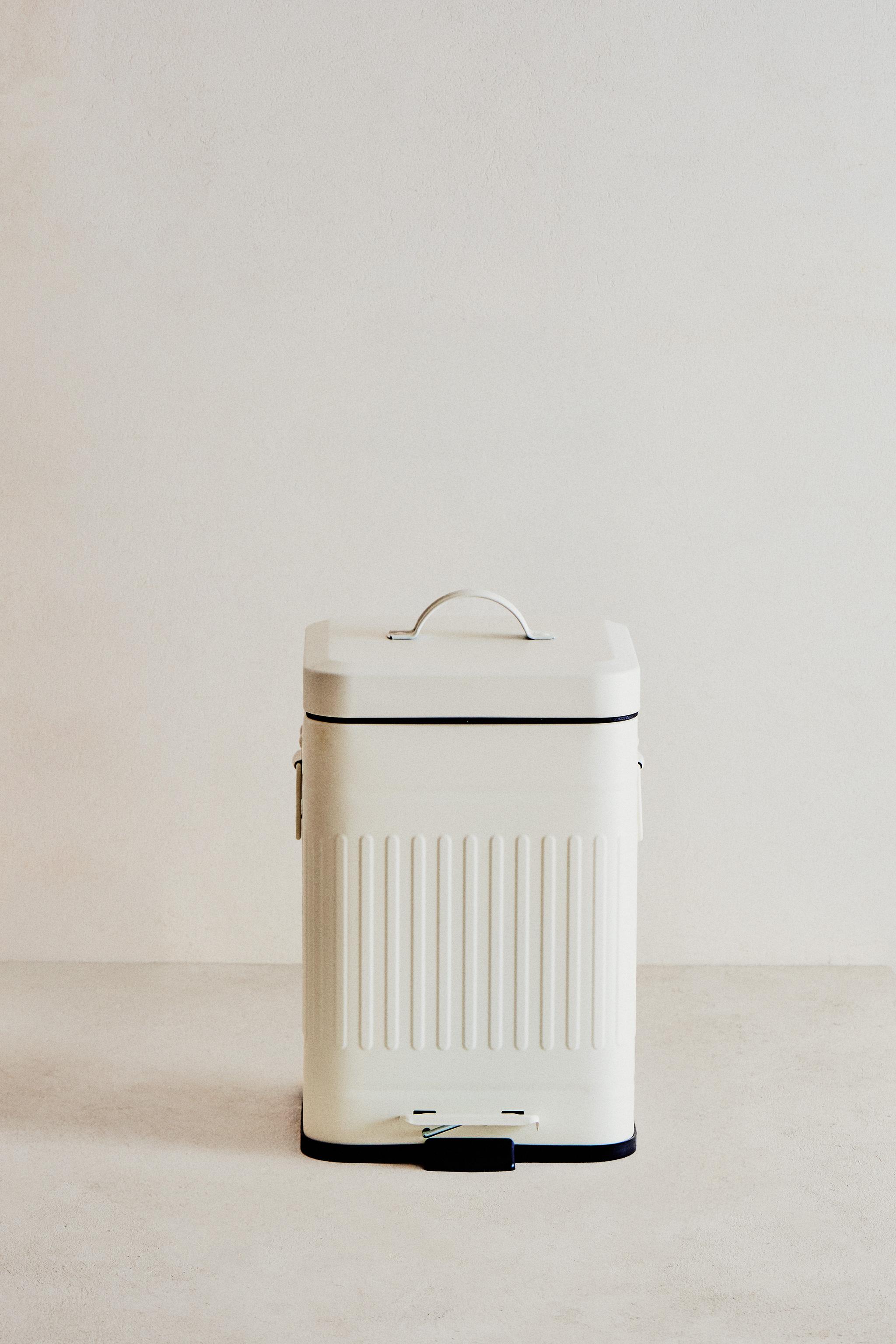 MINI KITCHEN TRASH CAN